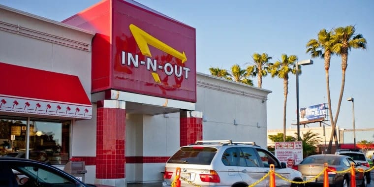 Does In-N-Out Take Apple Pay? Drive thru